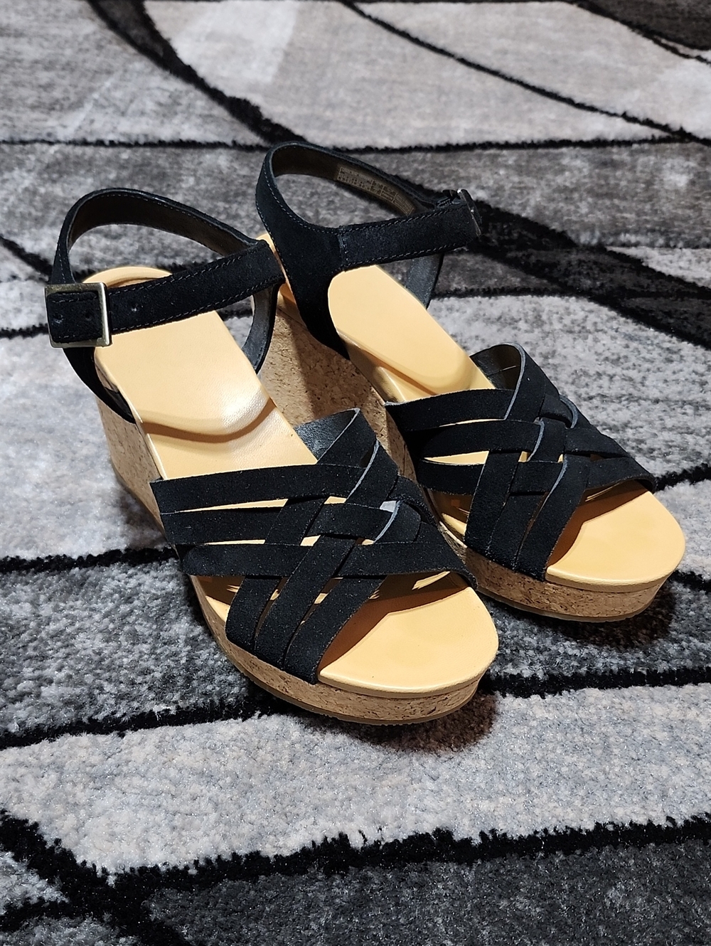 UGG UMA STRAPPY BLACK SUEDE WEDGE SANDALS SIZE US 8